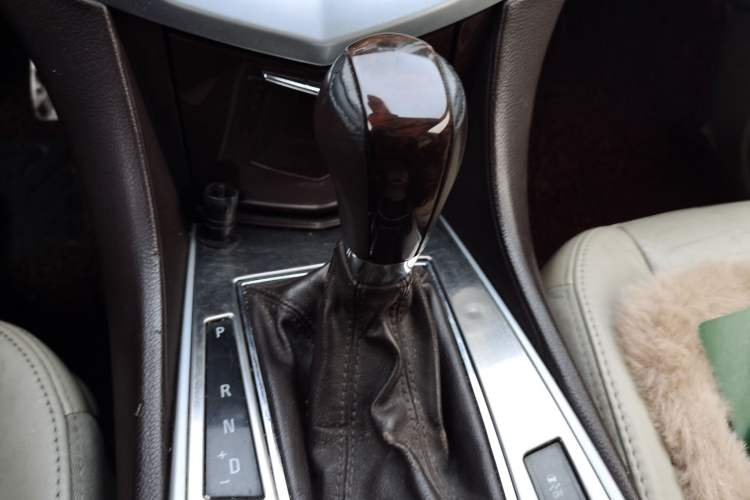 Used Cadillac SRX 2011 3.0L Flagship Edition Gear Lever