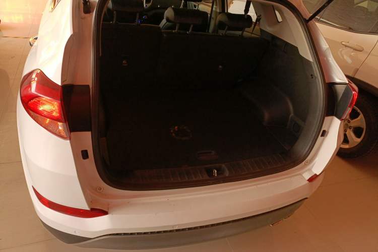 Used Hyundai Tucson 2018 1.6T Dual-Clutch Two-Wheel Drive 15th Anniversary Special Edition Trunk