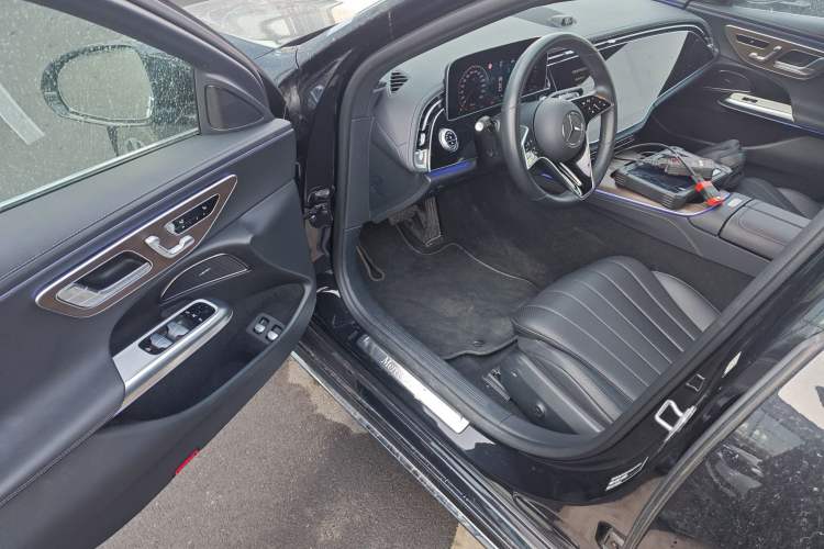 Used Mercedes-Benz E-Class New Energy 2024 E 350 e L Plug-in Hybrid Sedan Driver Seat