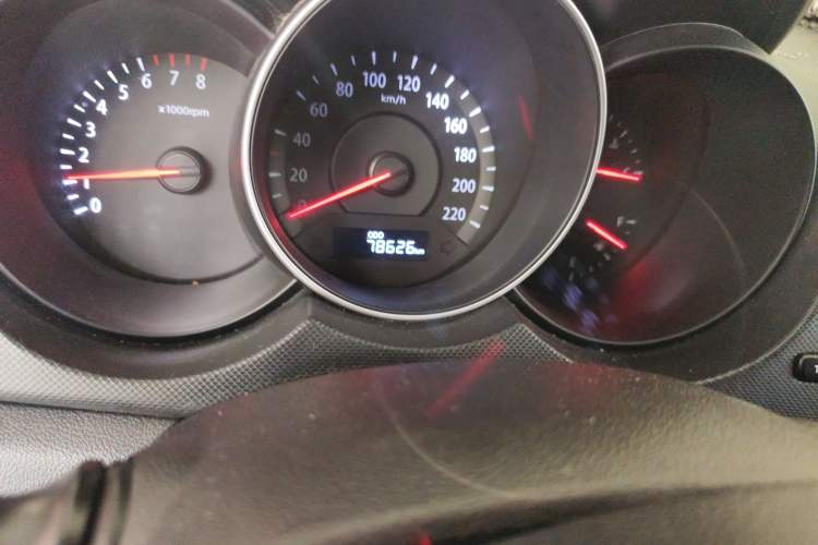 Used Kia Forte 2014 1.6L MT GL Odometer Close Up