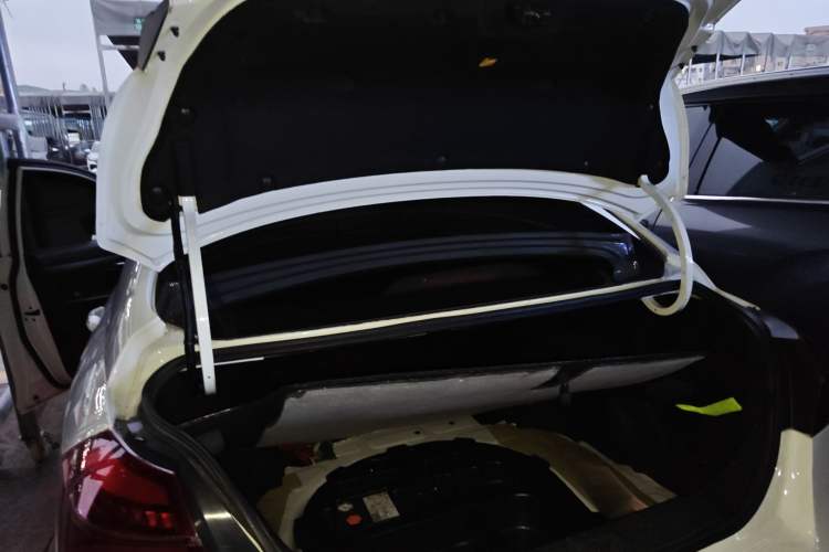 Used Geely Auto Emgrand New Energy 2018 EV450 Ambition Model Trunk