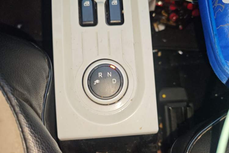 Used Wuling Hongguang MINIEV 2022 Macaron Fashion Model Lithium Iron Phosphate Gear Lever