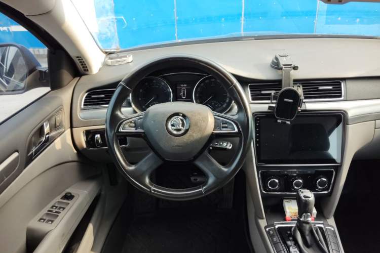 Used Skoda Superb 2013 1.8TSI Automatic MingShi Edition Steering Wheel