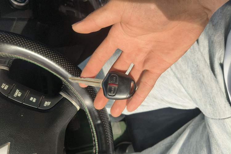 Used Mitsubishi Pajero 2011 3.0L Elite Edition Vehicle Key