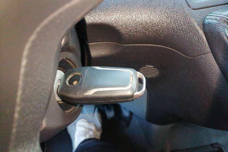 Used Ford Transit 2017 2.0T Diesel Multi-Purpose Commercial Vehicle Short Wheelbase Low Roof China V Standard