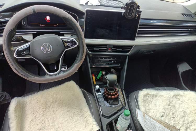 Used Volkswagen Tiguan L 2022 330TSI Automatic Two-Wheel Drive Smart Edition Interior 2