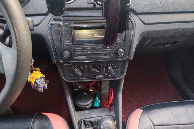 Used Volkswagen Jetta 2017 1.5L Manual Fashion Edition Audio And AC Panel