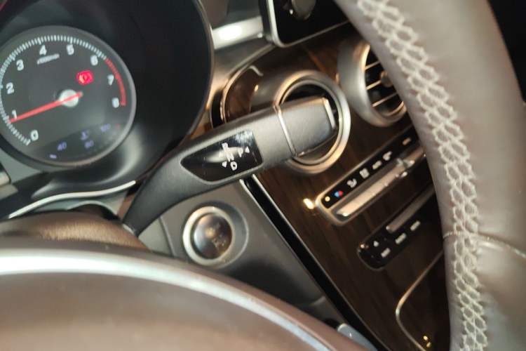 Used Mercedes-Benz GLC 2019 GLC 260 L 4MATIC Dynamic Model Gear Lever