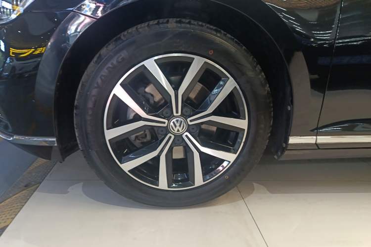 Used Volkswagen Magotan 2020 330TSI DSG Leading Model Left Front Wheel Hub