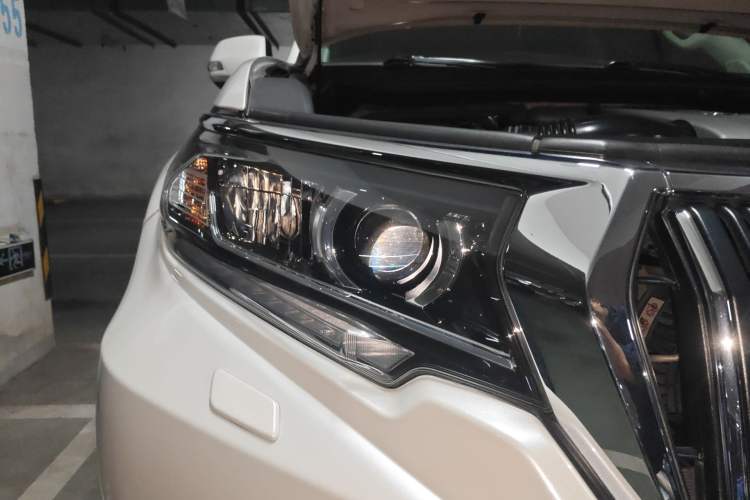 Used Toyota Prado 2018 3.5L Automatic TX-L Right Front Headlight