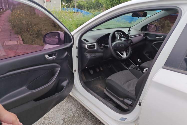 Used Hyundai Verna (older generation) 2017 1.4L Manual Huancai Edition China V Standard Interior 1