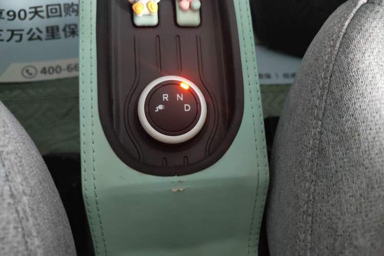 Used Wuling Hongguang MINIEV 2022 Macaron Premium Model – Lithium Iron Phosphate Gear Lever