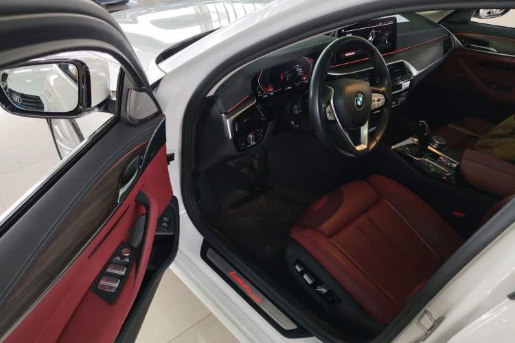 Used BMW 5 Series 2022 Second Facelift 530Li Luxury Edition Premium Package
