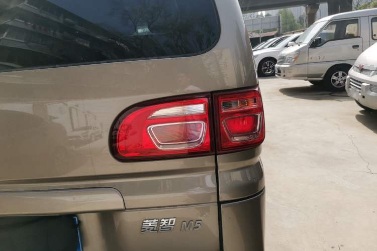 Used FORTHING Lingzhi 2023 M5L 1.6L Base Model 5 Seats Right Rear Taillight