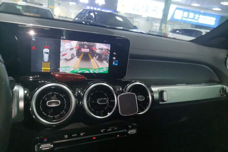 Used Mercedes-Benz GLB 2020 GLB 200 Dynamic Edition Audio And AC Panel