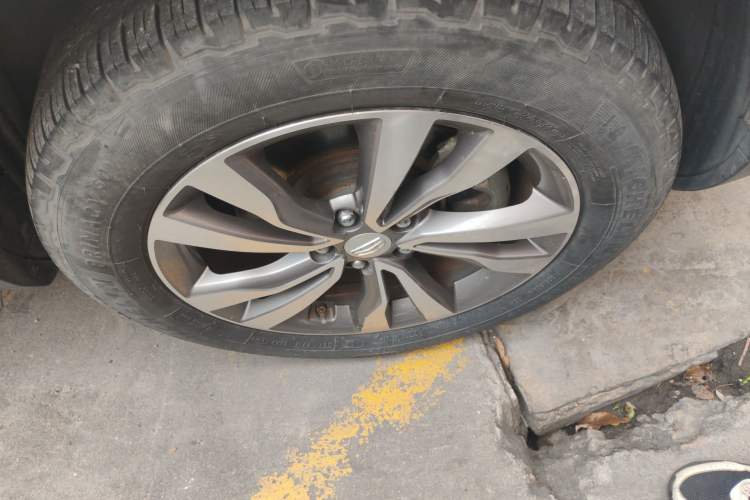 Used Geely Auto Emgrand X7 Sport 2016 1.8TD Automatic Smart Connectivity Version Right Front Wheel Hub