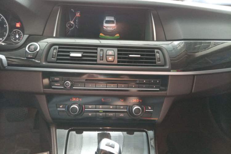 Used BMW 5 Series 2017 525Li Luxury Design Package Audio And AC Panel