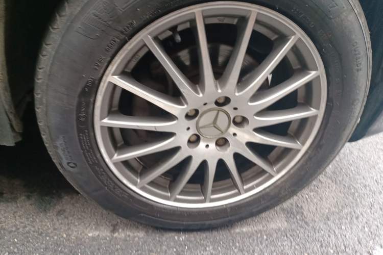 Used Mercedes-Benz Vito 2011 2.5L 7-seater executive version