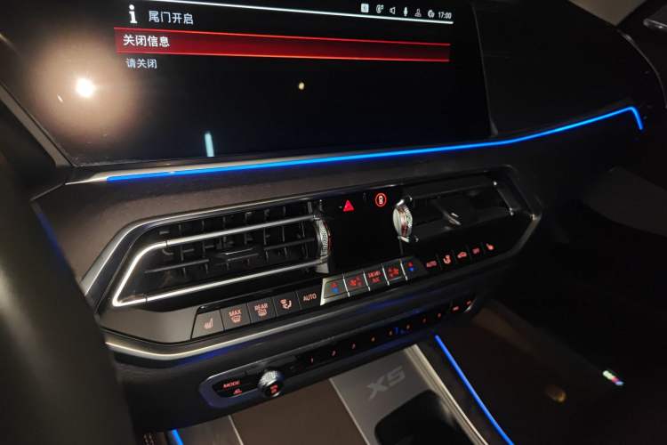 Used BMW X5 2022 xDrive 30Li Luxury M Sport Package
