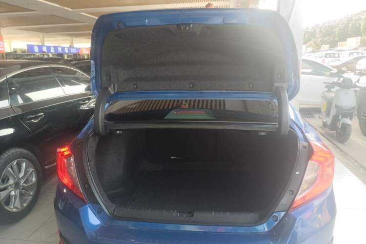 Used Honda Civic 2016 220TURBO CVT Luxury Edition Trunk