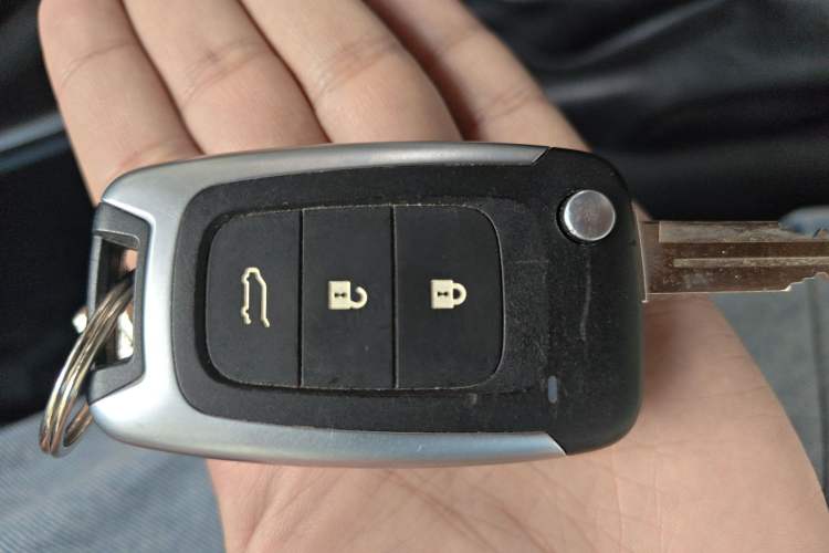 Used Foton Tianyuan V 2024 Tuyano Grand V CITY 2.0T Manual Long Wheelbase Mid-Height Roof Rear Single Tire – Available in 5/6/7/9-Seater Configurations Vehicle Key