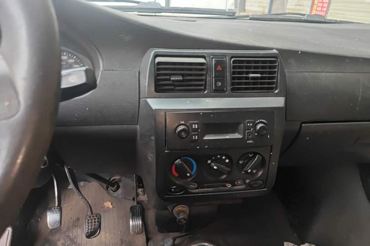 Used Wuling Rongguang 2014 1.2L S Base Model
