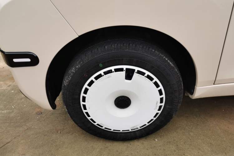 Used Chery QQ Ice Cream 2024 Youth Edition 205km Milkshake