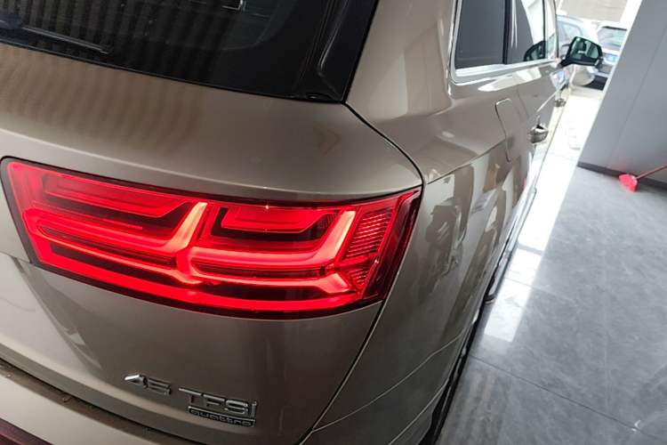 Used Audi Q7 2018 40 TFSI Comfort Model