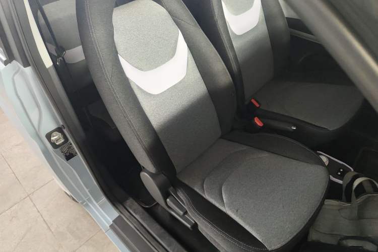 Used Chery QQ Ice Cream 2022 170km Sundae Phosphate Lithium-Ion Right Front Seat