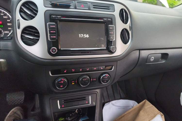 Used Volkswagen Tiguan 2015 1.8TSI Automatic All-Wheel-Drive Luxury Model