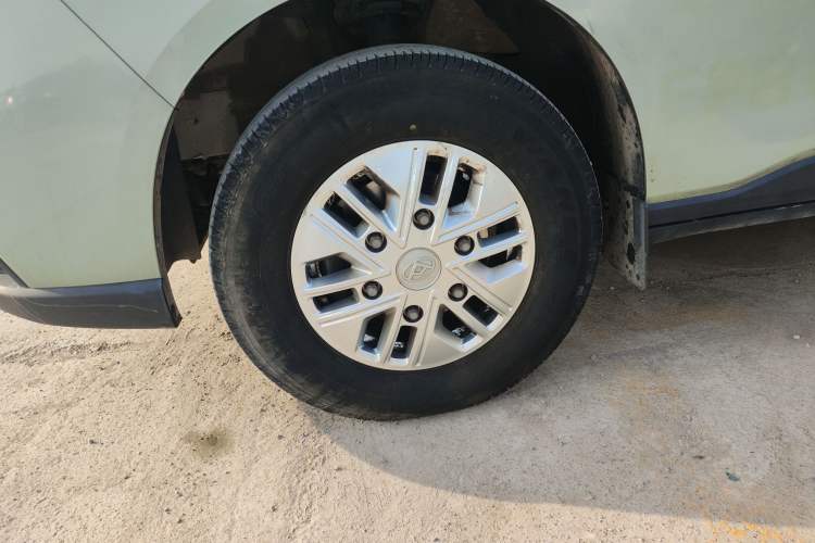 Used SAIC MAXUS Xintu V70 2023 2.0T Elite Edition Manual Transmission Short Wheelbase Low Roof 5/6 Seats (125 hp) Exterior 4