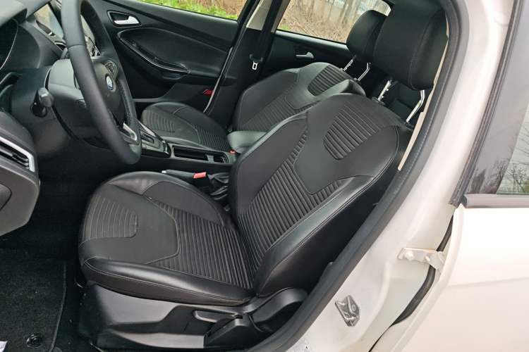 Used Ford Focus 2015 Hatchback 1.6L Automatic Fashion Edition