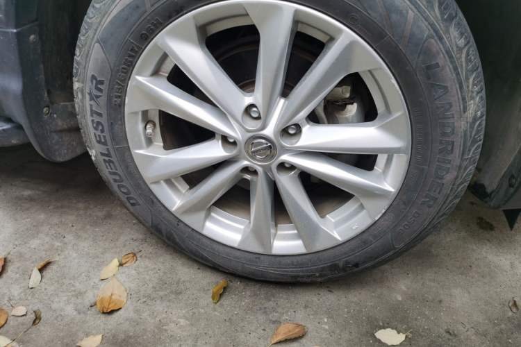 Used Nissan Qashqai 2016 2.0L CVT Elite Edition Right Front Wheel Hub