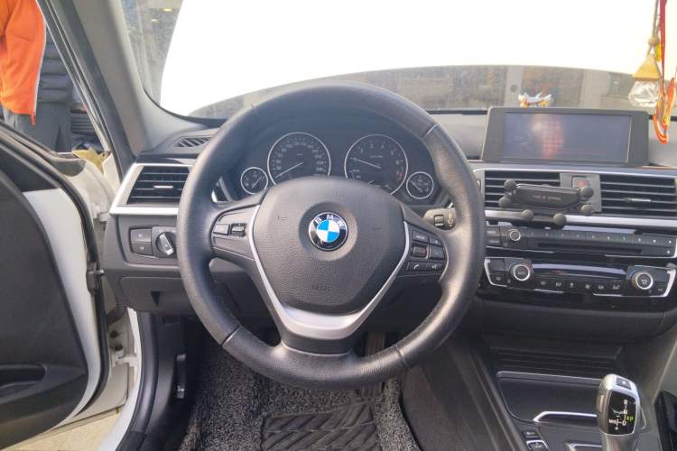 Used BMW 3 Series 2016 320Li Ambition Model

