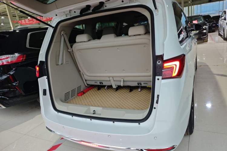 Used Buick GL8 2021 Land Cruiser Executive Class 652T Luxury Model Trunk