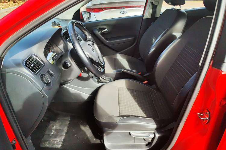 Used Volkswagen Polo 2016 1.6L Automatic Comfort Model
