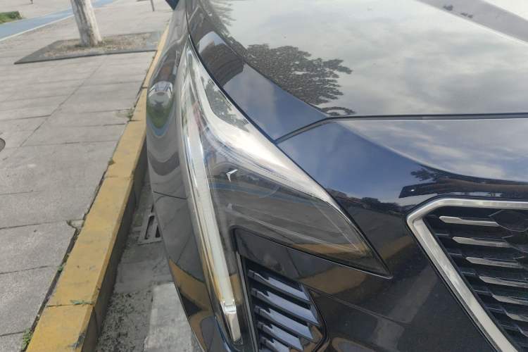 Used Cadillac XT4 2020 Revised Version 28T Two-Wheel Drive Luxury Edition Right Front Headlight