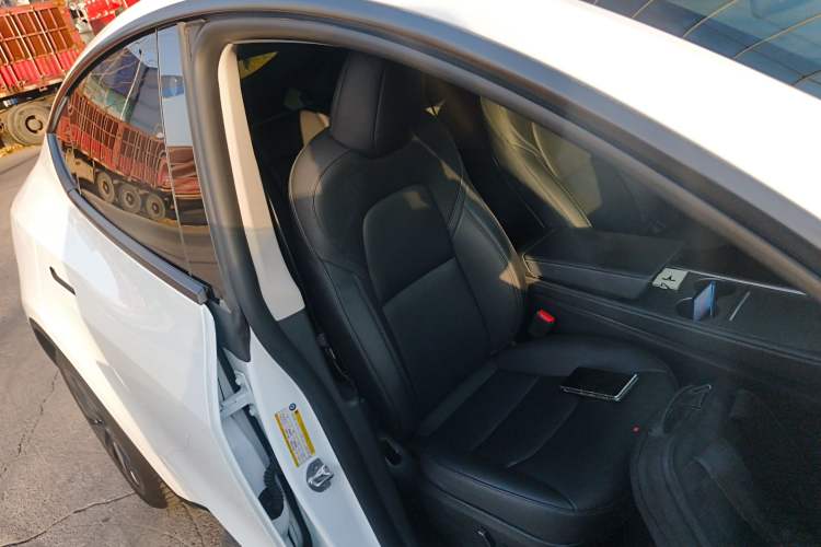 Used Tesla Model Y 2023 Long-Range All-Wheel-Drive Version