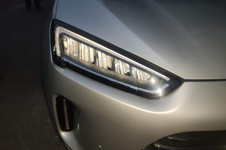 Used Hima AITO M5 2022 Extended-Range Four-Wheel Drive Performance Version Right Front Headlight