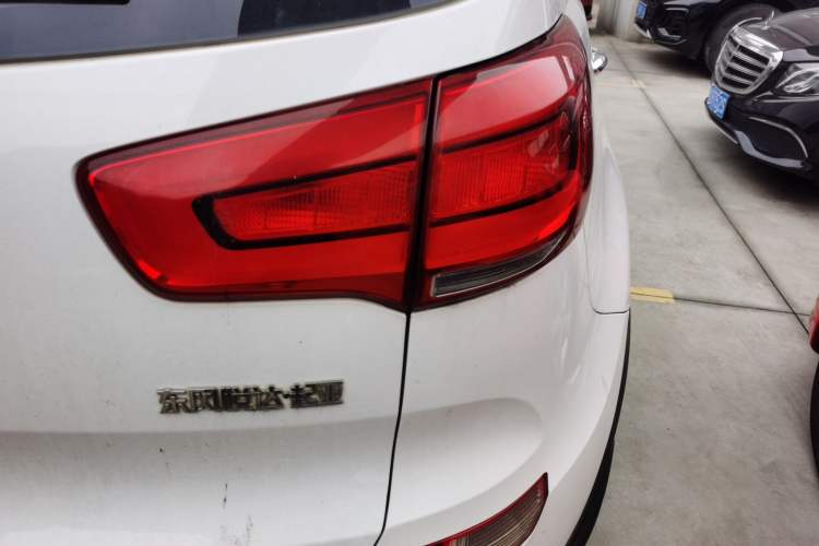 Used Kia Sportage R 2015 2.0L Automatic Two-Wheel Drive DLX Model
