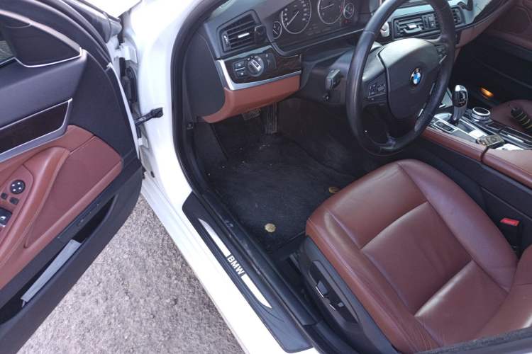 Used BMW 5 Series 2014 525Li Leading Model
