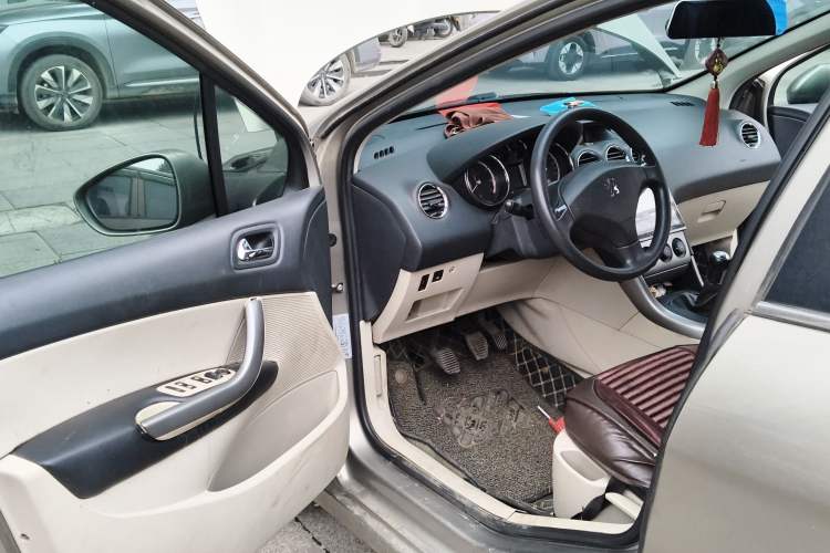 Used Peugeot 408 2011 1.6L Manual Comfort Edition
