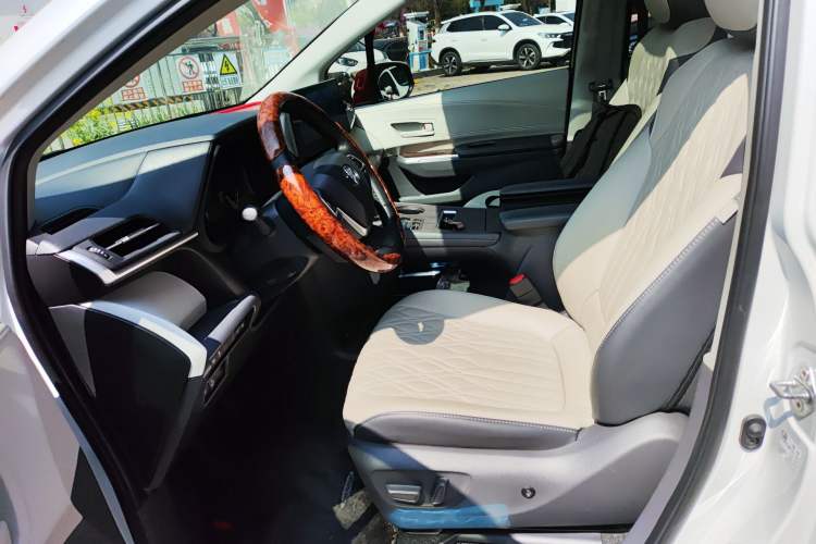 Used Toyota SIENNA 2021 2.5L Hybrid Comfort Edition
