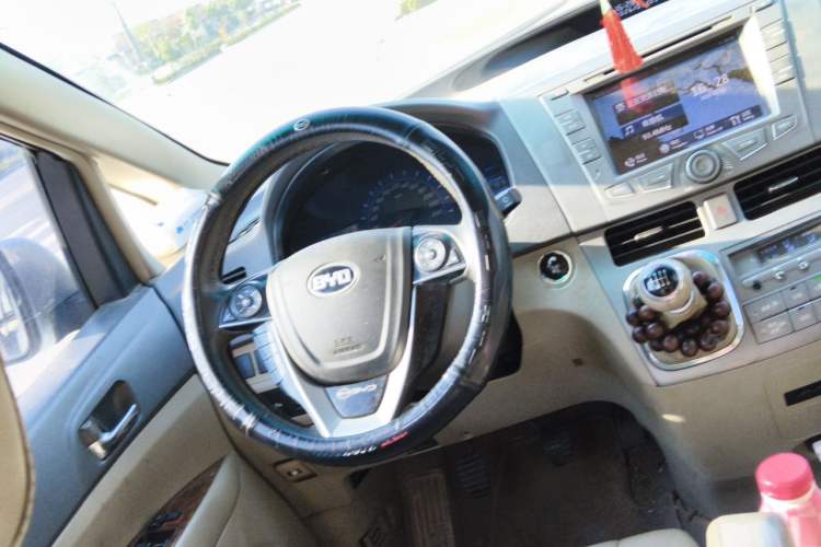 Used BYD M6 2013 2.4L Manual Luxury Model