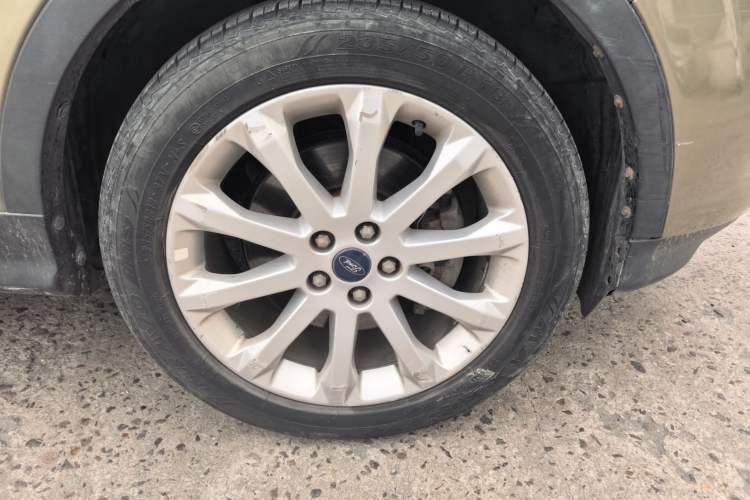 Used Ford Kuga 2013 1.6L GTDi 4x4 Elite Model Right Front Wheel Hub