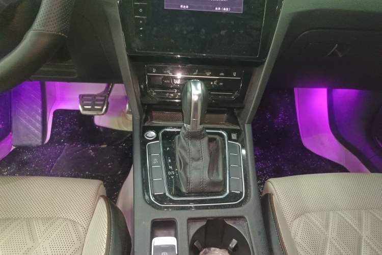 Used Volkswagen Magotan 2023 2 Million Units Commemorative Edition 330TSI DSG Luxury Version Gear Lever