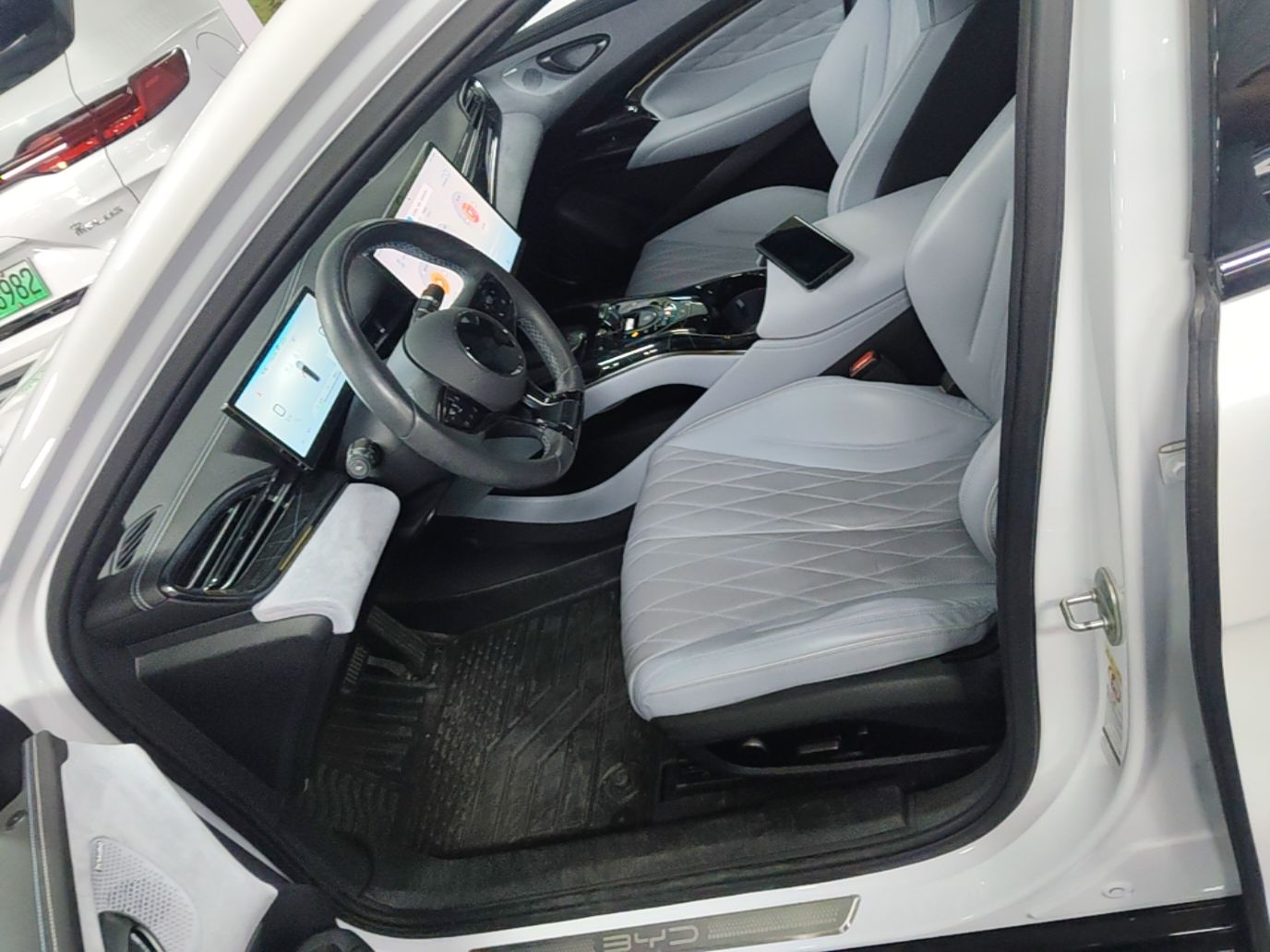 BYD Seal 2022 700 km Long-Range Rear-Wheel-Drive Version — снимка 17