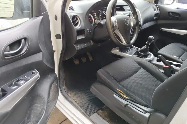Used Nissan Navara 2021 2.5L Facelift Manual Two-Wheel Drive Comfort Version QR25 Driver Seat