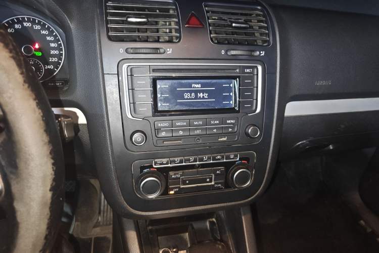 Used Volkswagen Sagitar 2011 1.4 TSI Automatic Luxury Edition
