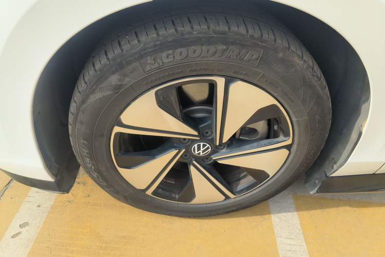 Used Volkswagen ID.7 VIZZION 2024 AIR model Left Front Wheel Hub